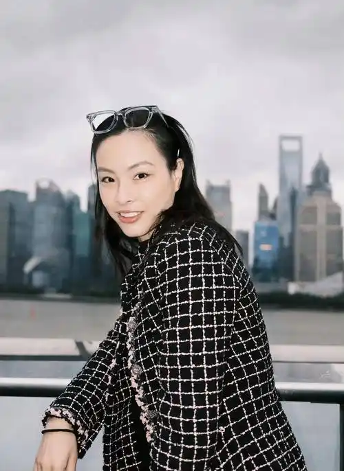 原创38岁吴敏霞拼三胎身材时尚女人味十足身居高位担任副领导