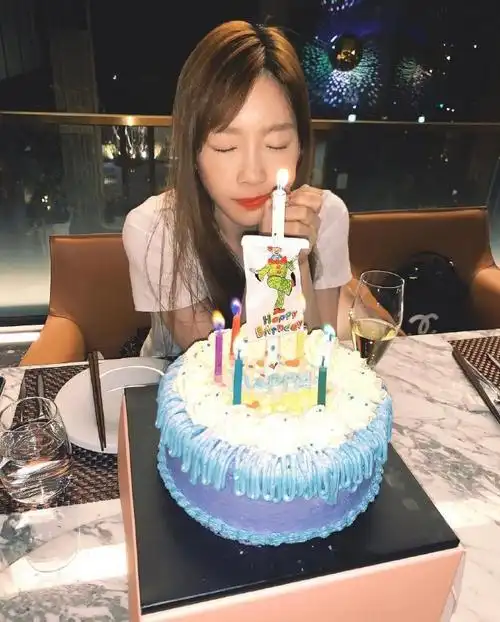 金泰妍吃播#愿你永远被爱包围90生日快乐我珍贵的歌手