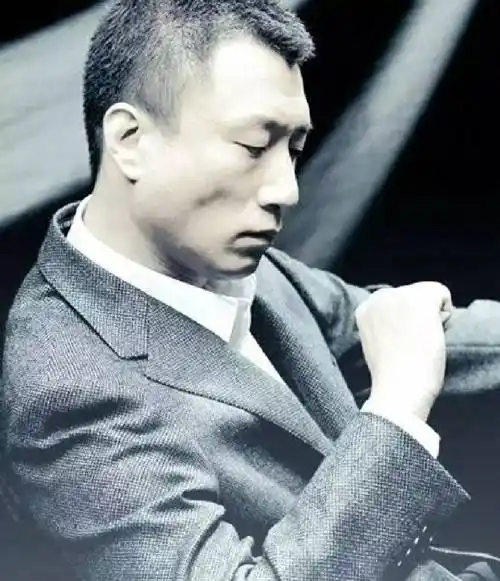 孙红雷一直以坚定的好男人形象示人,而丁嘉丽则是艺人圈中杰出的女性