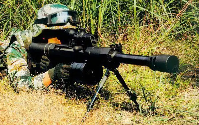 中国单兵新装备亮相千米范围内进行打击一枪可击碎整个靶子