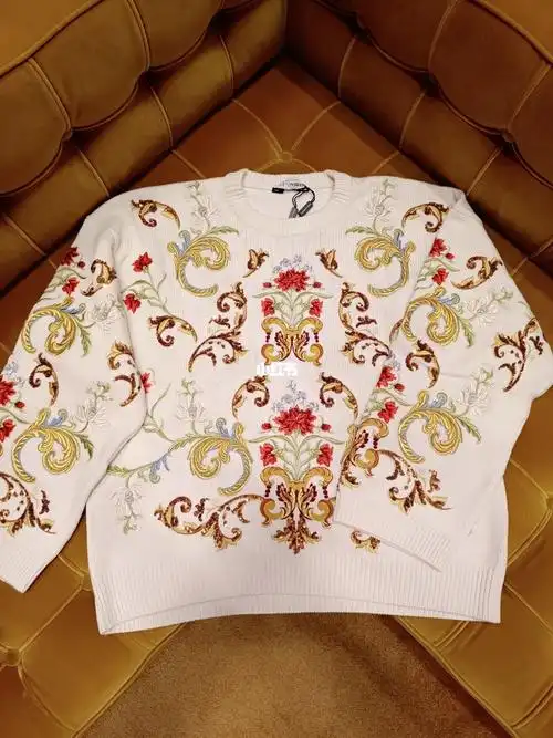 佛罗伦萨小镇 #杜嘉班纳dg品牌 #dg #女士重工刺绣毛衣 #女士宽松毛衣