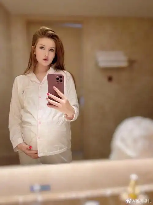 著名说唱歌手,还是此前颇具名气的hiphop乐团"红花会"创始人.