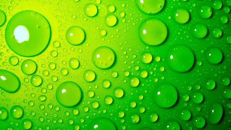 简约纯色背景的个性水珠创意设计桌面壁纸高清