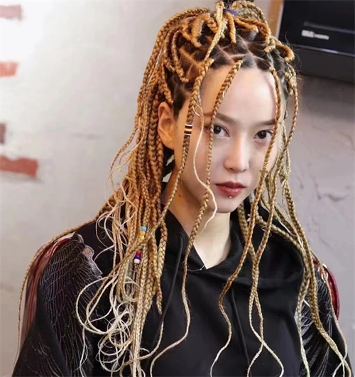 嘻哈街舞音乐发型 女生脏辫又酷又a_时尚发型 - 美发站