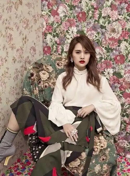 杨丞琳真是什么发型都能驾驭,穿上贵妇皮草装,却看着很俏皮