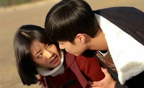 朴宝剑吻李惠利起反应 现场十分尴尬揩油女神被抓包 李惠利柳俊烈承认