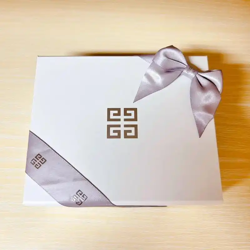 纪梵希礼盒91.纪梵希礼盒91 小羊皮细管117号润唇膏 小 - 抖音