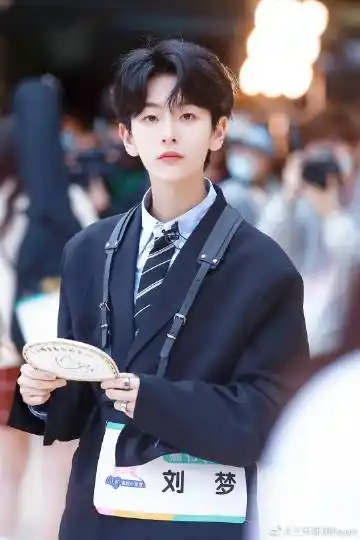 理想人间星河 ·奥尔良小月亮·:【刘梦】97年7月29日出生 身高★超绝