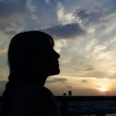 黄昏女孩背影闺蜜多人头像