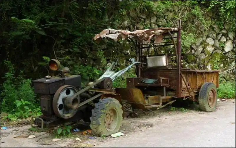 那些年在农村手摇启动拖拉机柴油机反转打断的胳膊和门牙