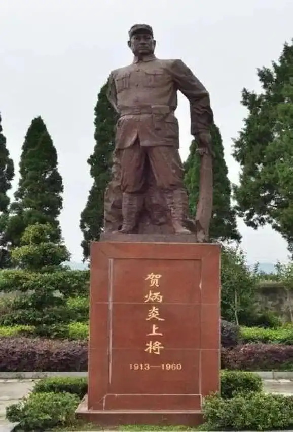 贺炳炎上将雕像 红二方面军 ●在红二方面军中,"独臂将军"贺炳炎成为
