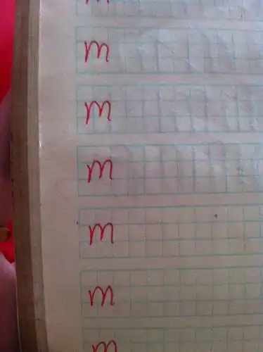 拼音字母m是这样占格吗?