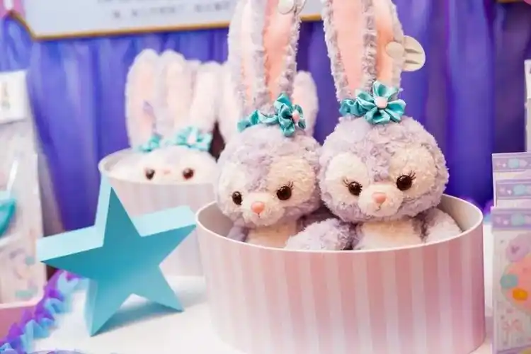 浪漫鲜花 童趣彩蛋 可爱星黛露——带上童心一起去迪士尼踏春吧!