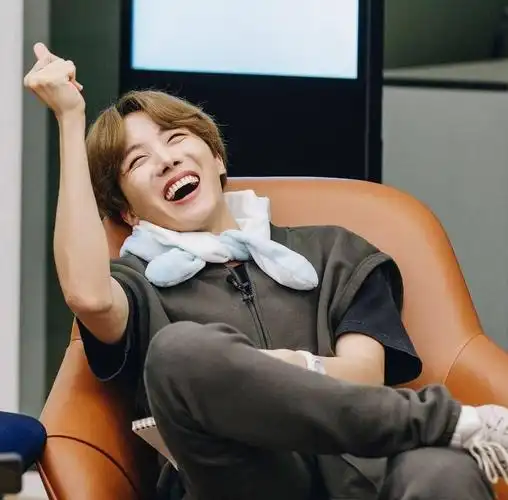 超级爱笑的防弹郑号锡每次开怀大笑都露出标志性的爱心嘴