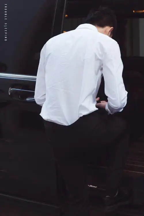 白衬衫一身正气!