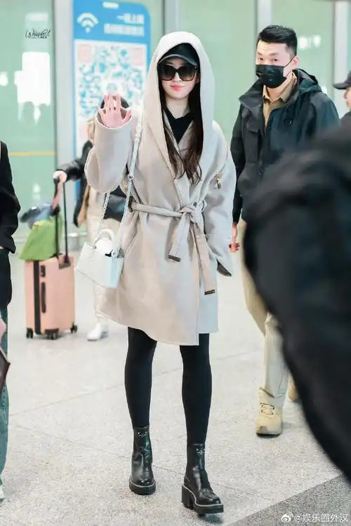 刘亦菲叠戴帽子##刘亦菲戴了两个帽子