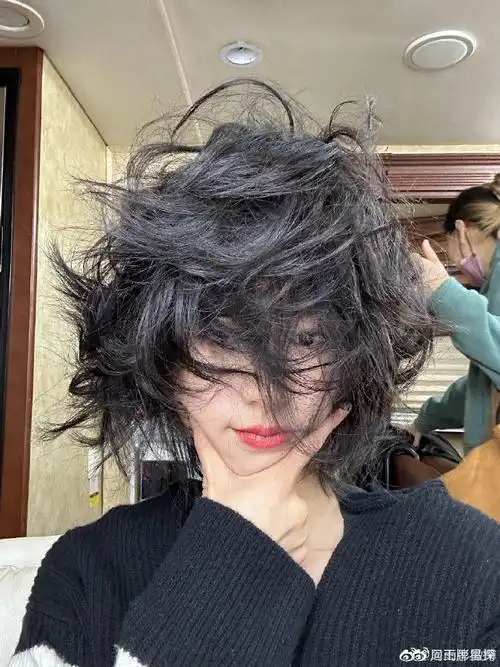 周雨彤拆完头套之后的发型#咱就是说有种凌乱美,周雨彤什么发型赌能