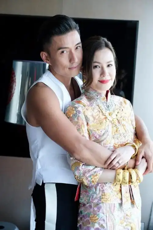 tvb小生和圈外女友举行简单婚礼 陈山聪哽咽落泪宣读结婚誓词