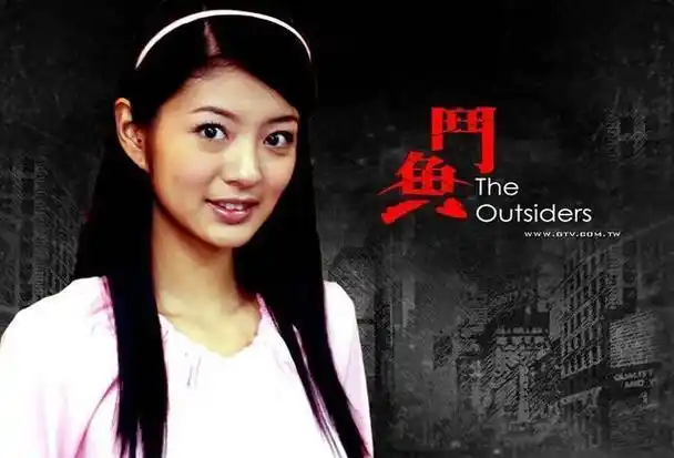 后来啊,她的事业重心就转到了内地,拍了好多古装剧,像《卧薪尝胆》