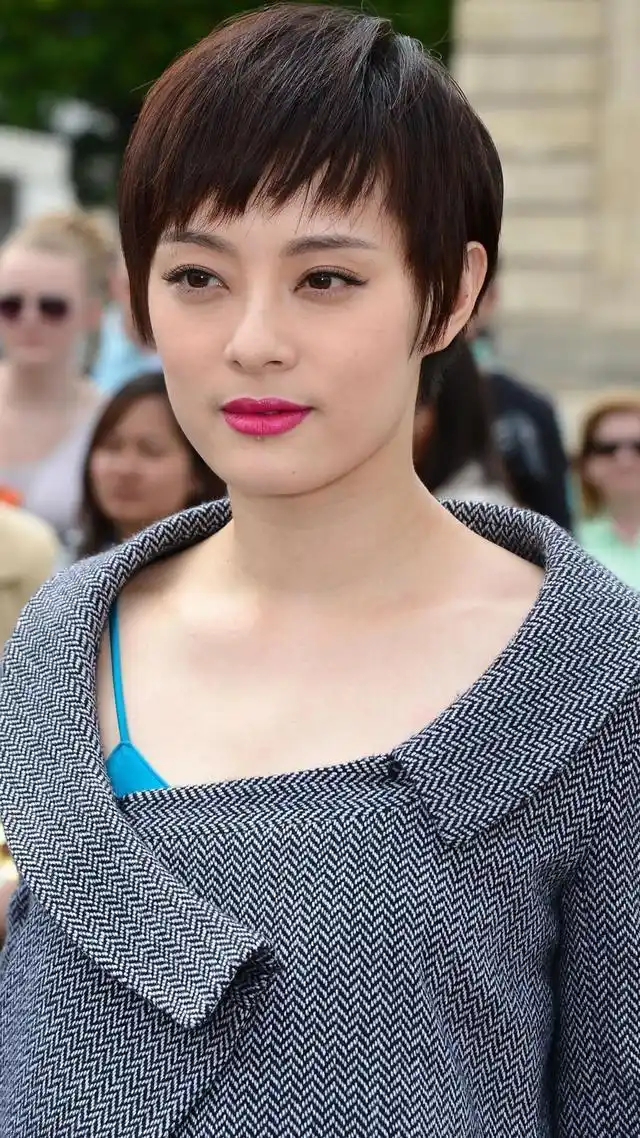 活动造型,孙俪这身造型穿对了,穿格子套装显高又显瘦,漂亮大气