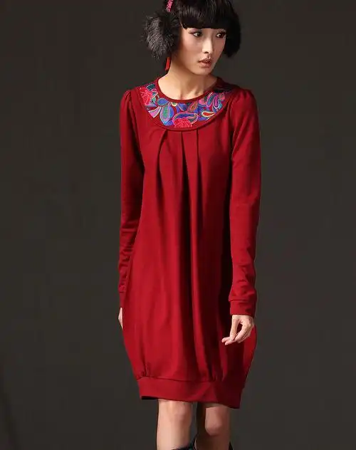 红色绣花领罗马布长袖连衣裙