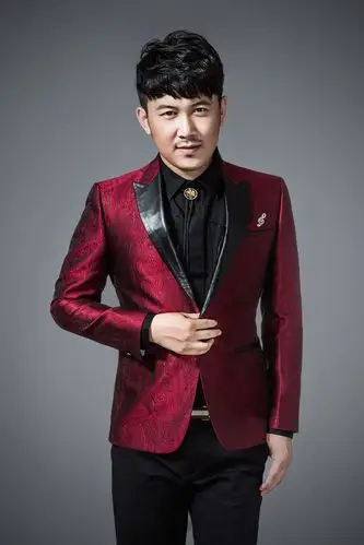 1982年5月11日出生于黑龙江省佳木斯市富锦市宏胜镇,华语流行男歌手