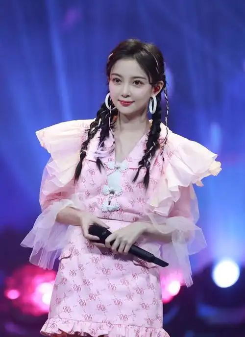 既会唱又会配音:全能艺人汪小敏的蒙面唱将之旅