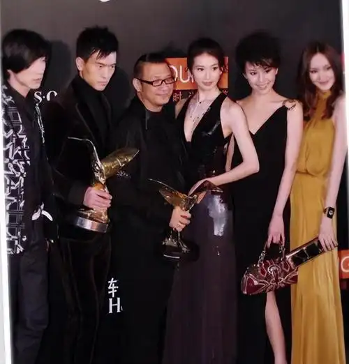 43岁纪焕博没有孩子害怕变老焦虑感叹妻子年轻漂亮像张曼玉