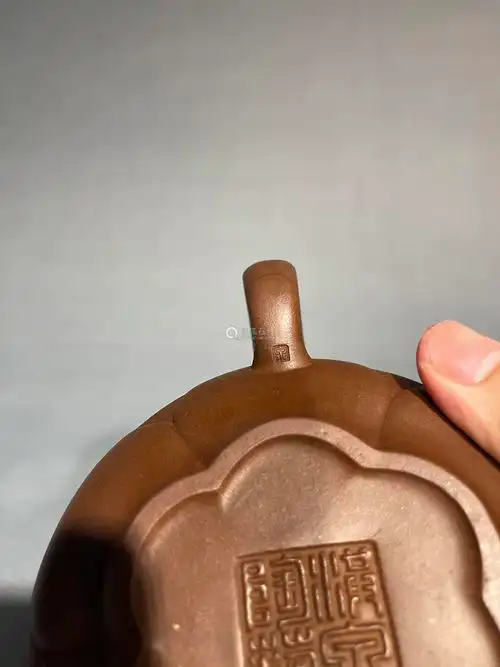 现代 范洪泉 紫砂菱花汉君壶