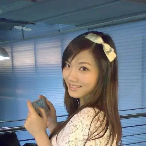 我爱记歌词的特约领唱志玲和跟周杰伦一起上春晚的林志玲是同一人吗