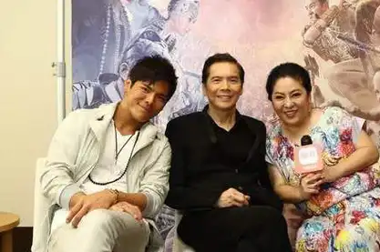 两人离婚后,向华强与陈岚再婚,并于1984年7月20日生下长子现在大家都