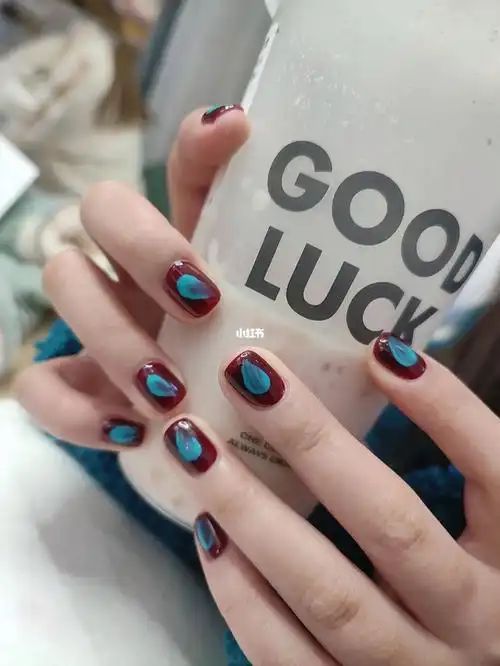 个性美甲怪好看的