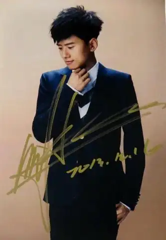 球大神看一下这是不是张杰的亲笔签名