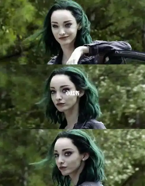 英文名是emma dumont,剧中一头墨绿的头发,加上雪白的肌肤色,真的是很