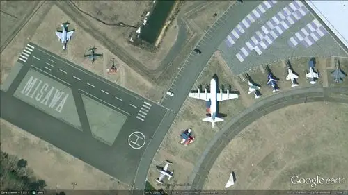 三泽空军基地里的退役战斗机航空自卫队岐阜基地里的f-15j战斗机,f-2