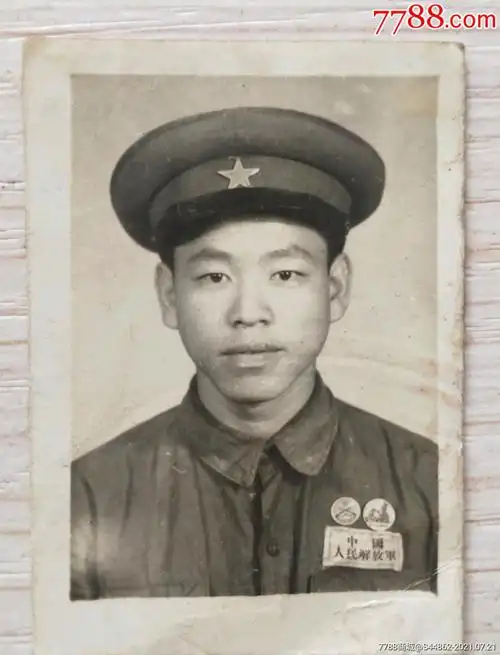 五十年代解放军大檐帽军装照