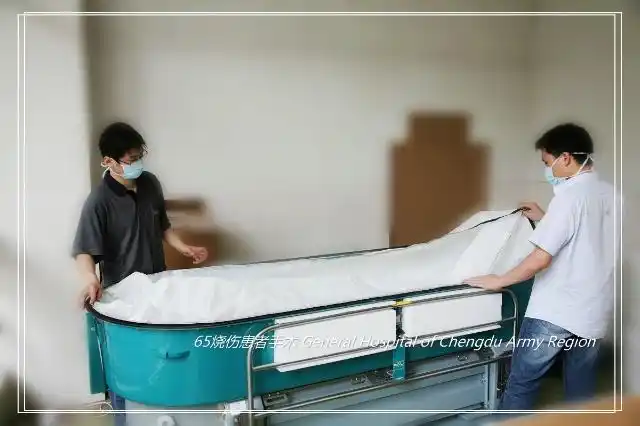 烧伤重伤员使用悬浮床正紧急安装