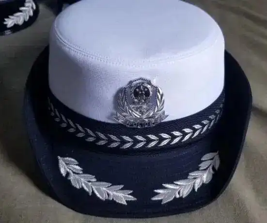 在07式军礼服成熟应用了十多年后,为了促进我国人民警察队伍正规化