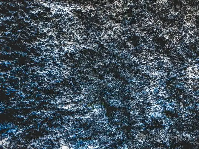 岩石在自然界中的形态和质地