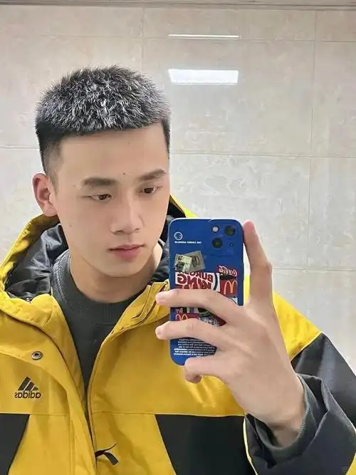 30岁男生不要乱剪发型,试试这3款"短发"发型,很阳光帅气!