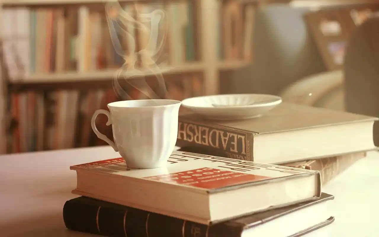 读一本书爱一个人,书,咖啡杯,宁静午后,唯美,文艺,舒缓,阳光微淡