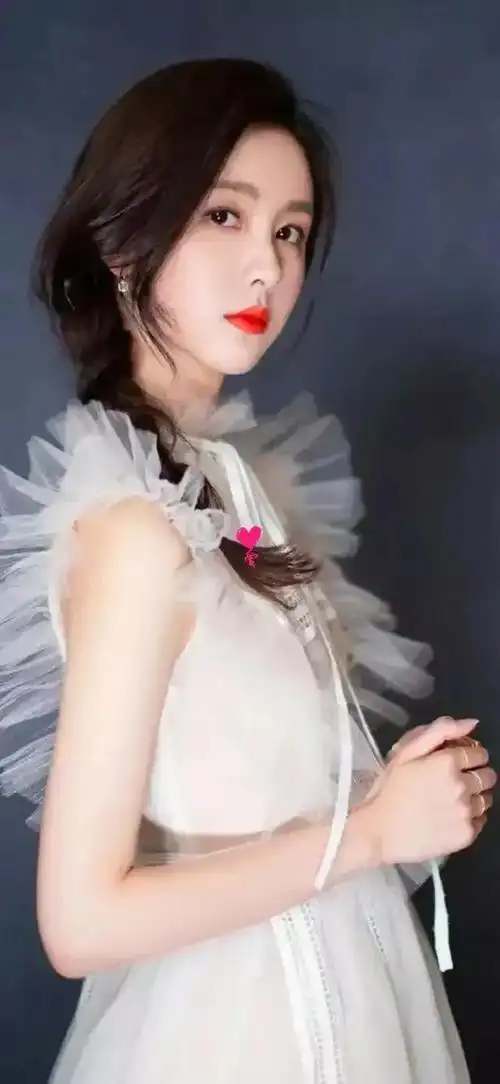 手机中最漂亮的女神|壁纸|美女|明星穿搭_网易订阅