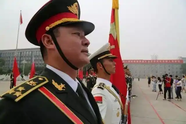 三军仪仗队执行队长李强前美国总统奥巴马曾转身向我深鞠一躬