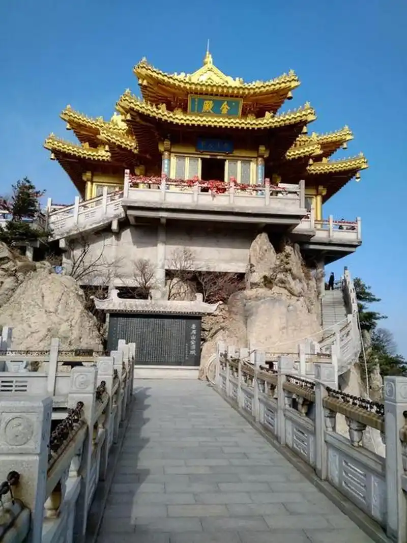 洛阳老君山旅游景区位于河南省洛阳市栾川县栾川乡老君山风景名胜区