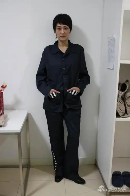 组图:《让爱回家》孟广美短发女囚造型曝光