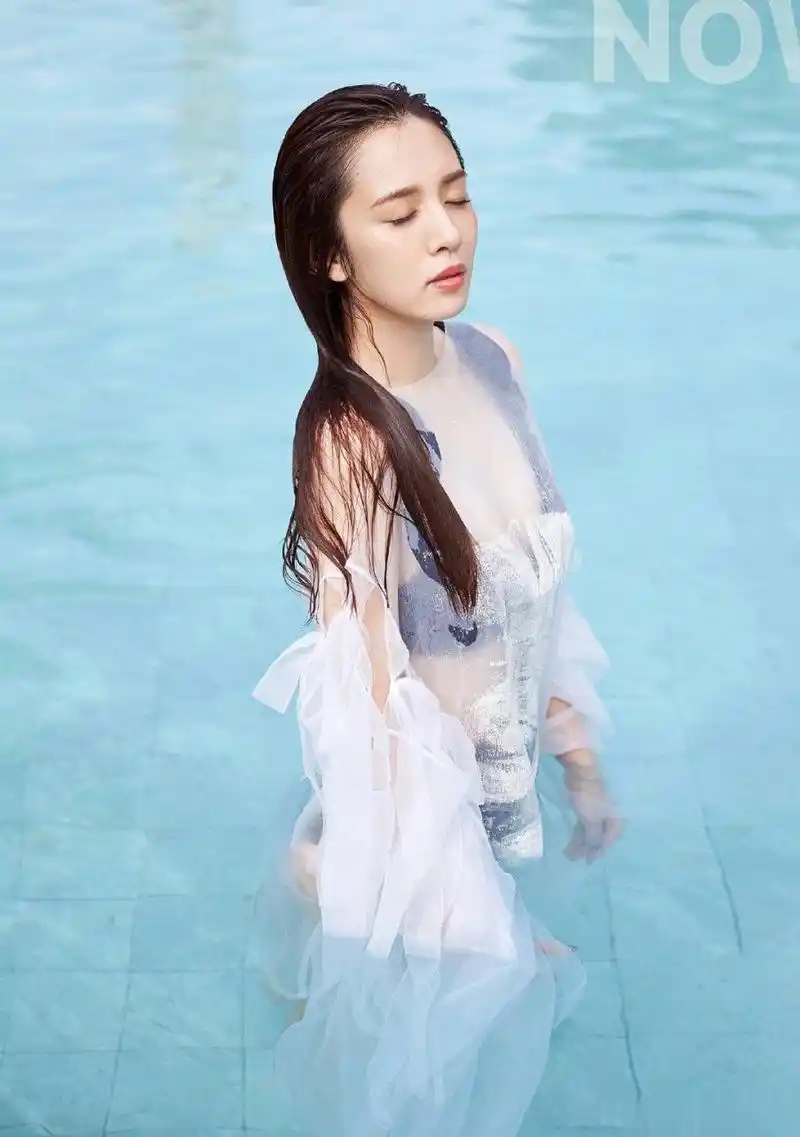 王晓晨 透明泳衣
