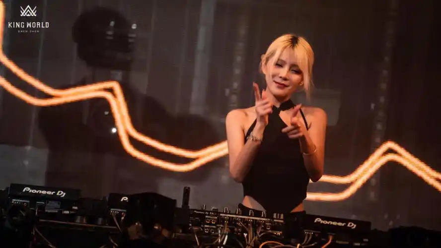 满场天菜加速你的心跳律动9191#唯有蹦迪解千愁  #女dj #周末去