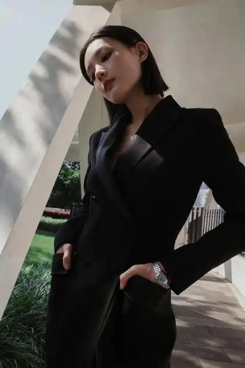 李一桐今天是gq女特工吧##李一桐墨镜西装好a