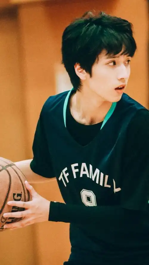 台风运动会 篮球focus 看帅哥打篮球是享受哈 @typhoonproject-严浩翔