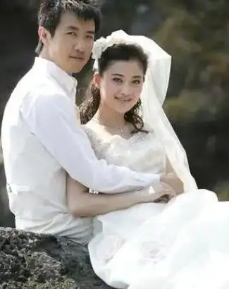 梅婷10岁女儿再演电影搭档宋佳赵又廷等大合照站位抢镜